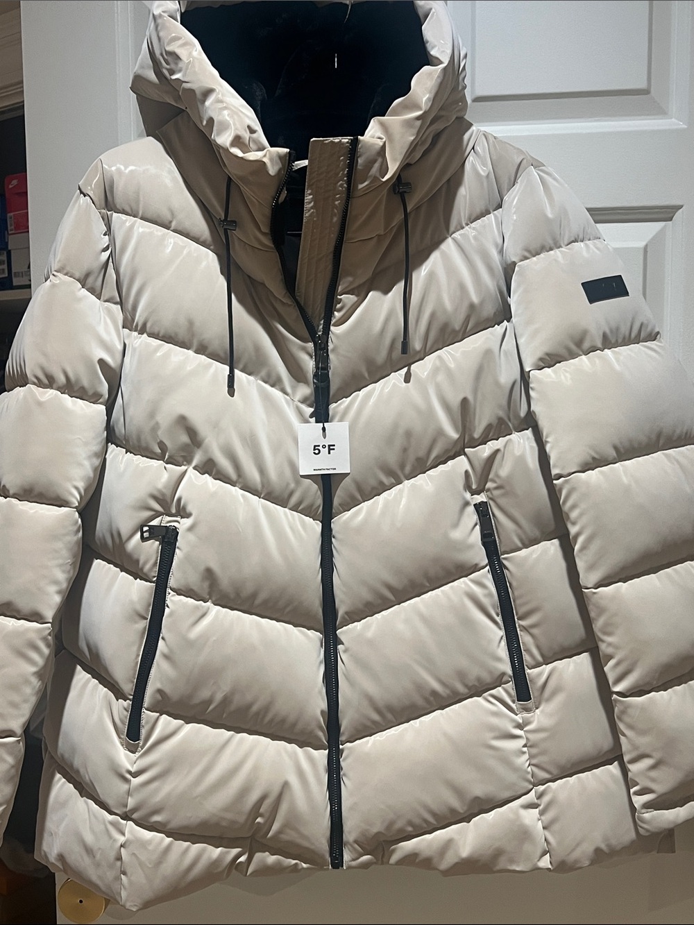 DKNY NWT Glossy Puffer Jacket Faux Fur Lined Hood Cream XXL